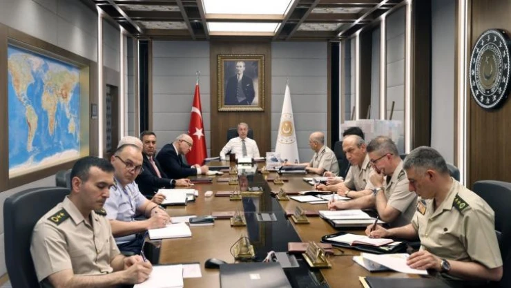 Milli Savunma Bakanı Hulusi Akar başkanlığında video telekonferans toplantısı düzenlendi