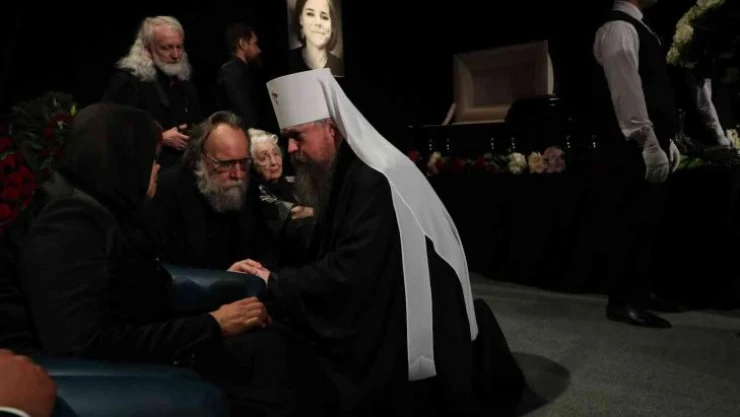 Moskova'da bombalı saldırıda ölen Dugina son yolculuğuna uğurlandı