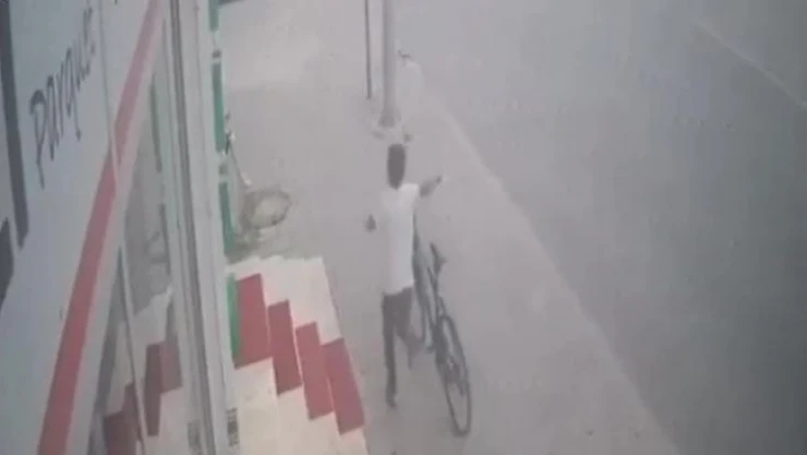 Motosiklet ve bisiklet hırsızları kamerada