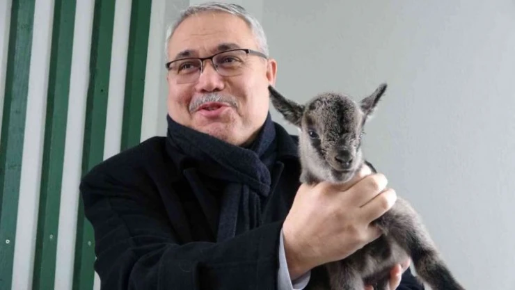 Muş hayvanat bahçesinin yeni üyesi dünyaya gözlerini açtı