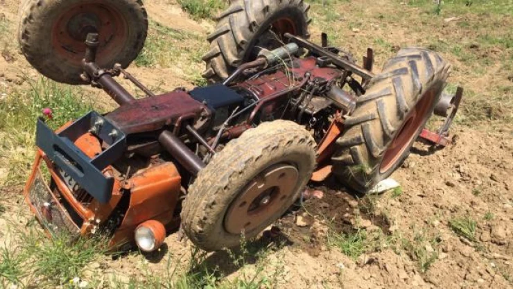 Aydın'ta devrilen traktörün altında kalan kişi öldü