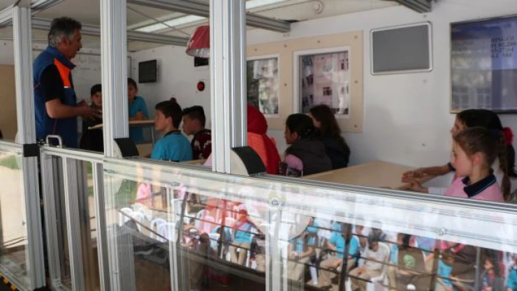 Hendek'te öğrencilere deprem eğitimi verildi