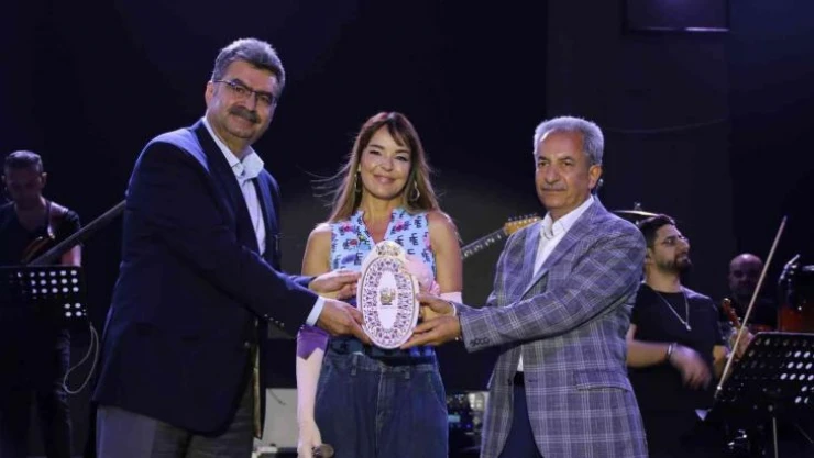Nasreddin Hoca Şenliği'nin finalini Bengü yaptı
