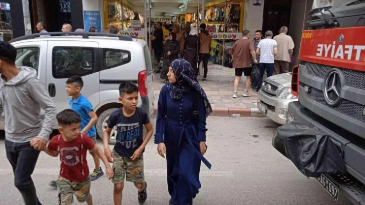 Ne yangın ne duman onları alışverişten vazgeçiremedi