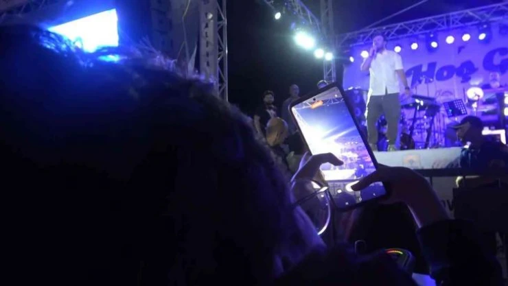 Nehir, solunum cihazıyla Mustafa Ceceli'nin 105. kez konserini izledi