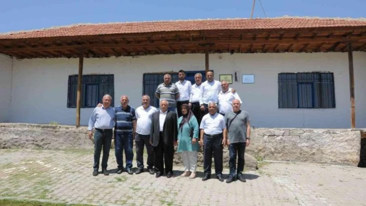 Neşet Ertaş'ın kız kardeşi Nadiye Ertuğrul: 'Abimin kabul etmediği filmi biz de istemiyoruz'