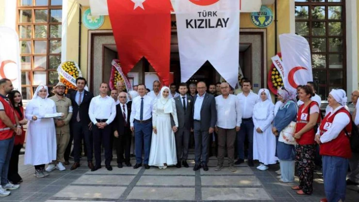 Nikahlarını kıydırıp, kan bağışında bulundular
