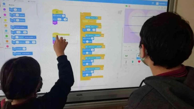 Öğrenciler bu proje ile kodlama dünyasına adım atıyor