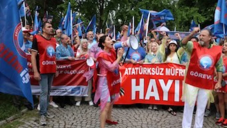 Öğretmenlik Meslek Kanunu'na karşı Meclis Parkı'nda oturma eylemi