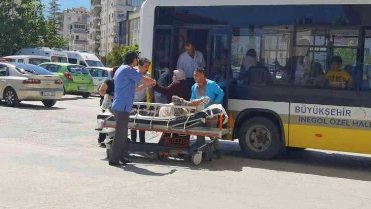 Otobüs şoförü rahatsızlanan yolcuyu hastaneye yetiştirdi