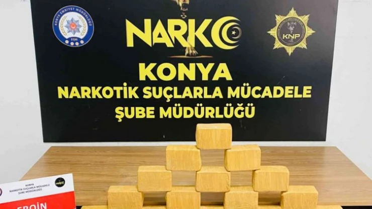 Otomobildeki eroin polisin dikkatinden kaçmadı