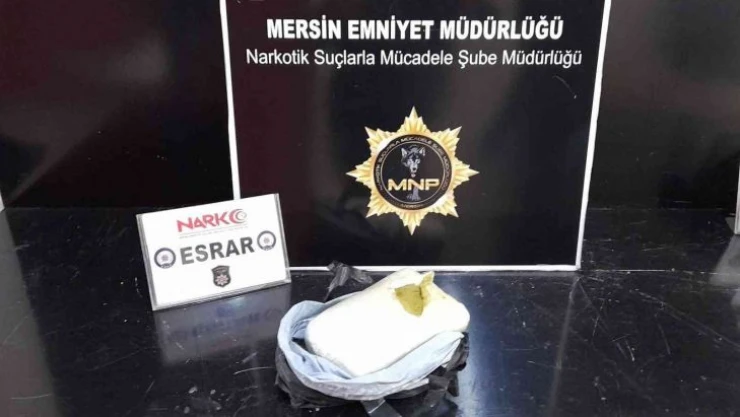 Otomobilin havalandırma ızgarasında 940 gram esrar ele geçirildi