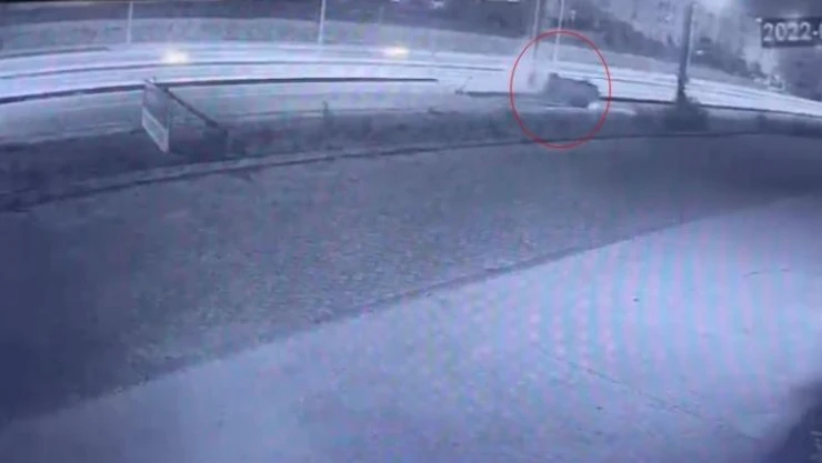Otomobilin takla atması sonucu 6 gencin yaralandığı kaza kamerada
