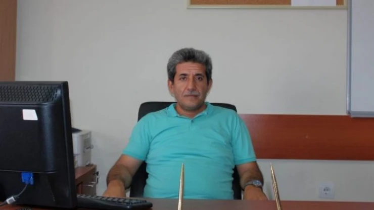 Profesör, mezarlıkta define ararken yakalandı
