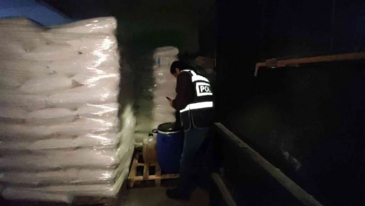 Eyüpsultan'da piyasa değeri 250 bin Türk Lirası olan sahte toz deterjan ele geçirildi