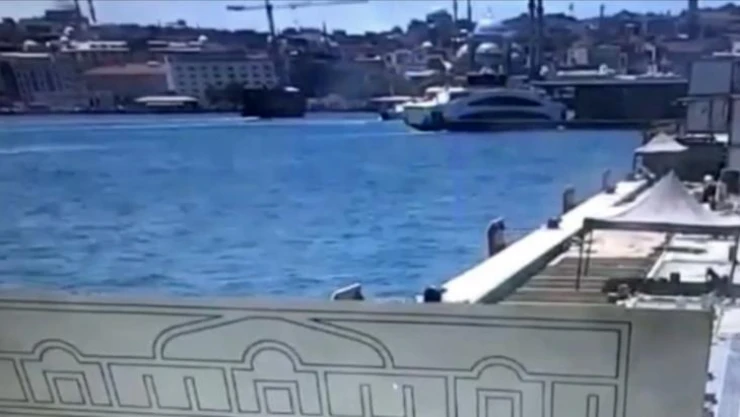 (Özel) İstanbul Boğazı'ndaki vapur kazası kamerada