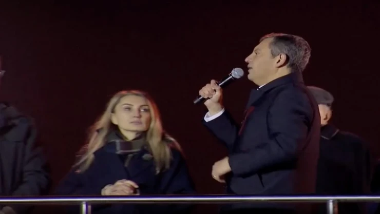 Özgür Özel Saraçhane'den seslendi: Ekrem Başkan gözaltındayken bize uyku yok