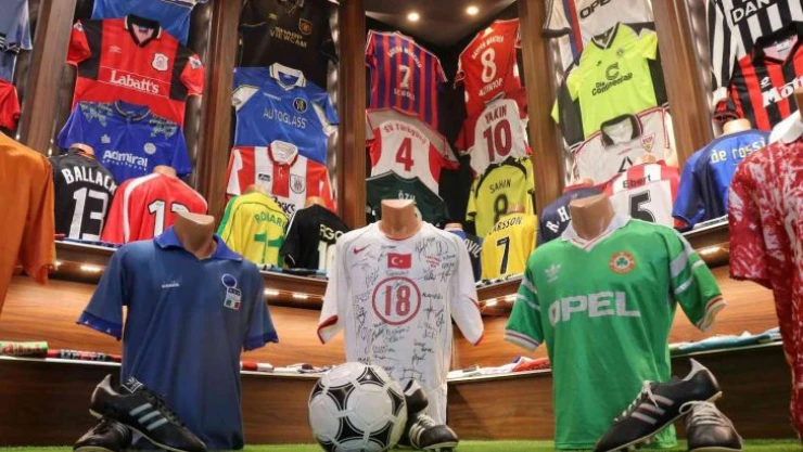 Paha biçemediği formaları için ev ve araba teklif ettiler