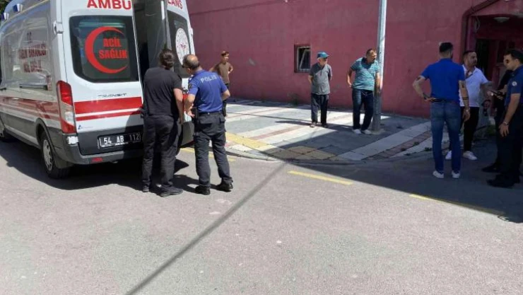 Parasının çalındığını iddia eden patron çalışanı sokak ortasında darp etti