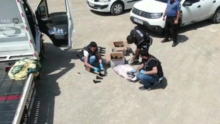 Polis denetim yaptığı dron ile silah kaçakçısını yakaladı