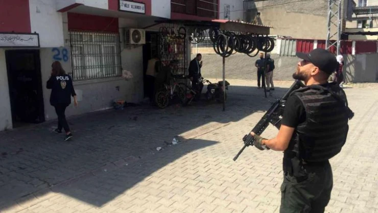 Polis narkotik operasyonunda ağız içinde bile uyuşturucu aradı