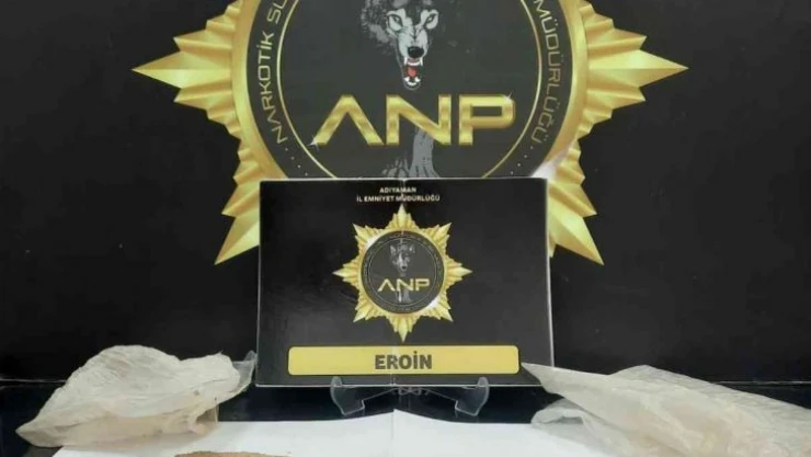 Polisten kaçarken yola uyuşturucu atan 3 şahıs tutuklandı