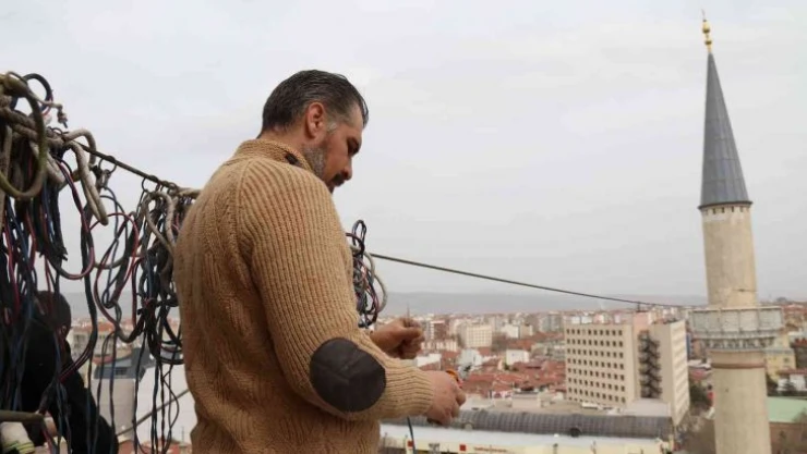 Reşadiye Camii mahyasına kavuşuyor