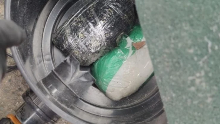 Rize'de arama yapılan aracın bagajındaki elektrikli süpürgeden uyuşturucu çıktı