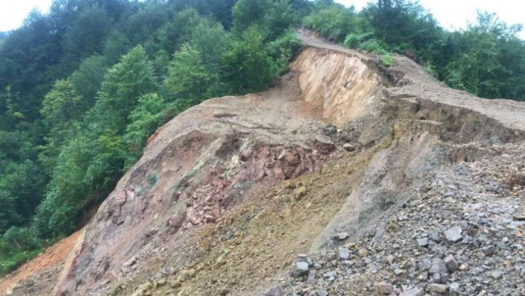 Rize'de şiddetli yağış heyelanlara neden oldu