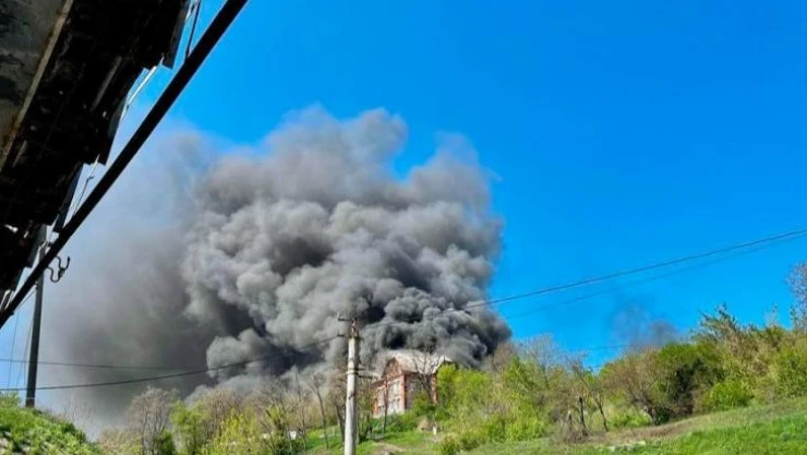 Rusya, Luhansk'ta 100 yıllık tarihi okulu vurdu