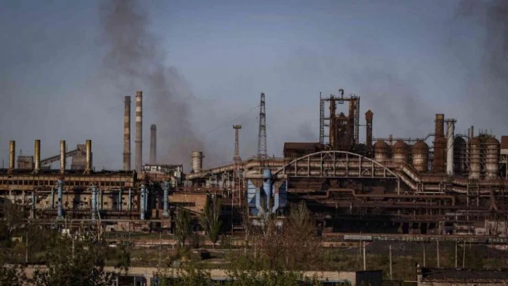 Rusya'nın Azovstal fabrikasına fosfor bombası ile saldırı düzenlediği iddia edildi