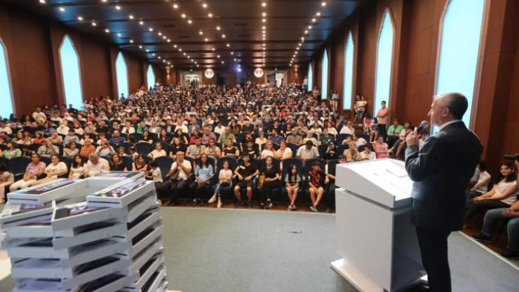 Şahinbey'den başarılı 262 LGS öğrencisine tablet