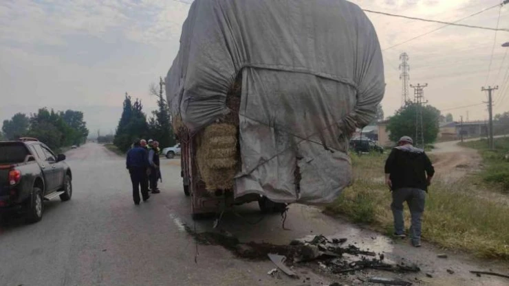 Saman yüklü kamyona arkadan çarpan araç sürücüsü ağır yaralandı