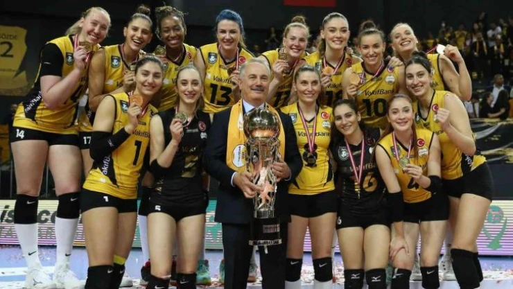 Şampiyon VakıfBank kupasını aldı