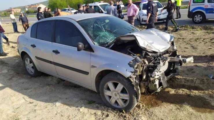 Samsun'da otomobil ile traktör çarpıştı: 4 yaralı