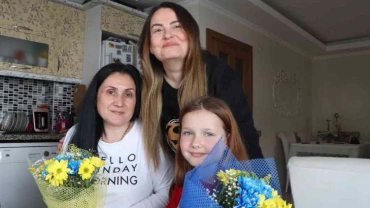 Samsunlu aile savaş mağduru anne ve kızına evlerinin kapılarını açtı