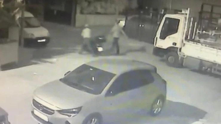 Sancaktepe'de motosiklet hırsızlığı kamerada