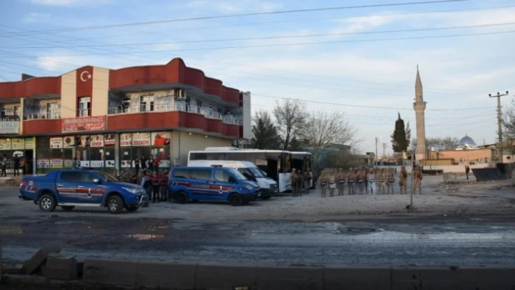 Şanlıurfa'da iki aile arasında taşlı sopalı fırın kavgası: 14 yaralı