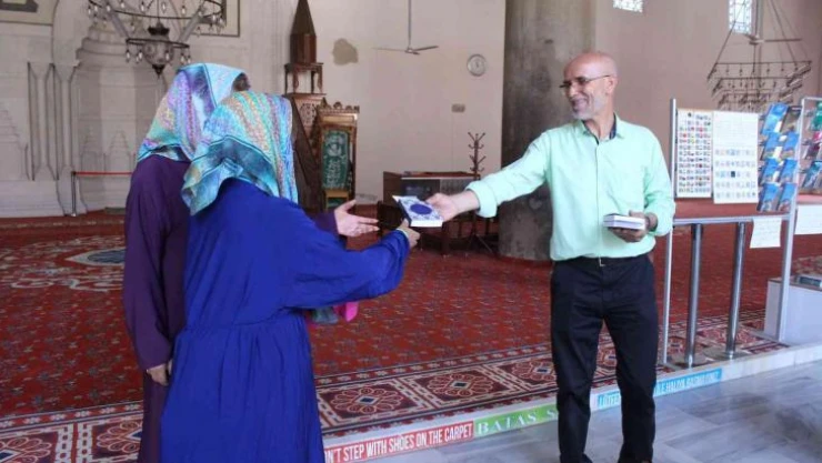 Şehit babası imam, yabancı diliyle gönül köprüsü kuruyor