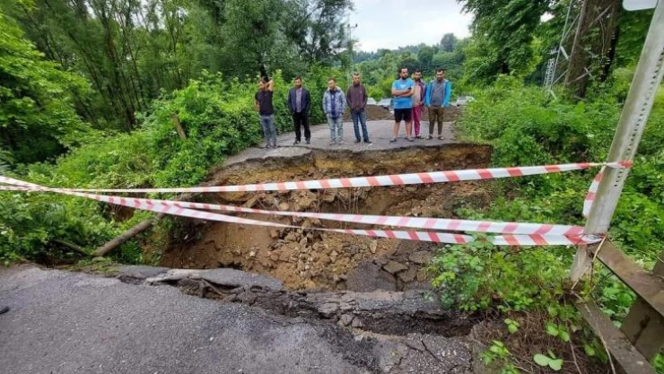 Sel Köprülerde ağır hasar bıraktı, Gümeli alternatif yolu kapandı