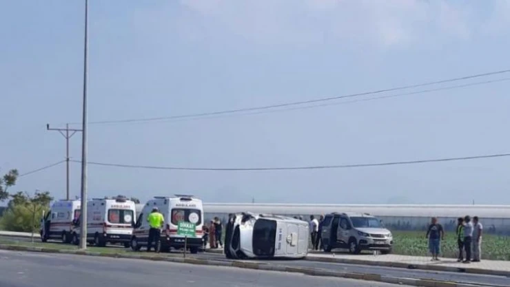 Serik'te banka para nakil aracıyla otomobil çarpıştı: 2 yaralı