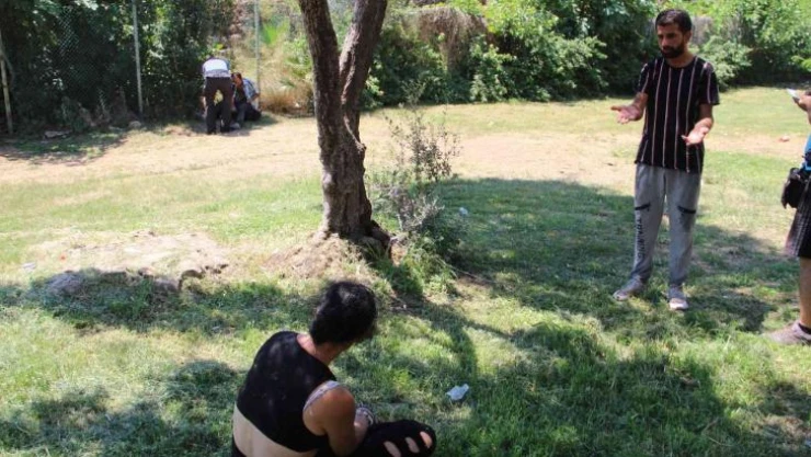 Sevgililerin kıskançlık kavgası, araya giren genci canından bezdirdi