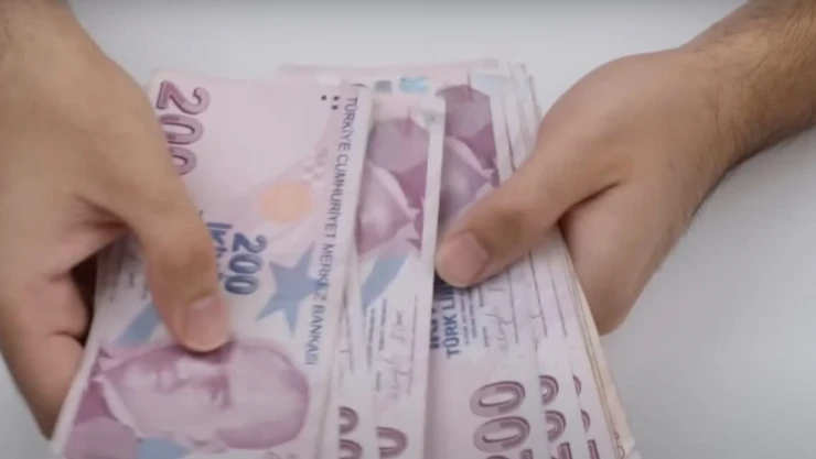 Seyyanen zam krizi: Memurlar emekli olmaktan neden kaçınıyor?