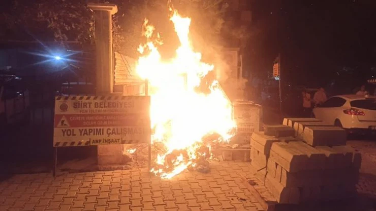 Siirt'te çöp konteynerinde çıkan yangın korkuttu