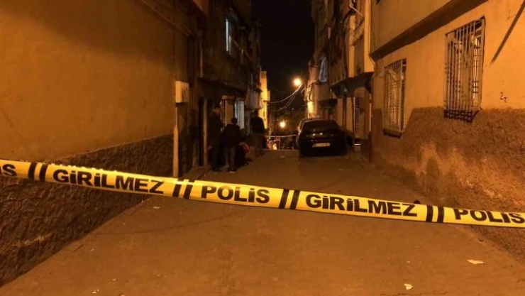 Silahlı kavganın arasında kalan kadın hayatını kaybetti