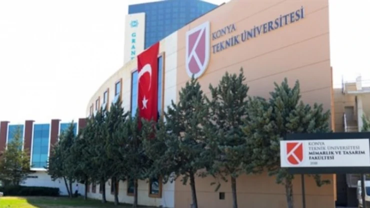 Sınavda kızı birinci olan dekan görevden alındı ve sınav iptal edildi