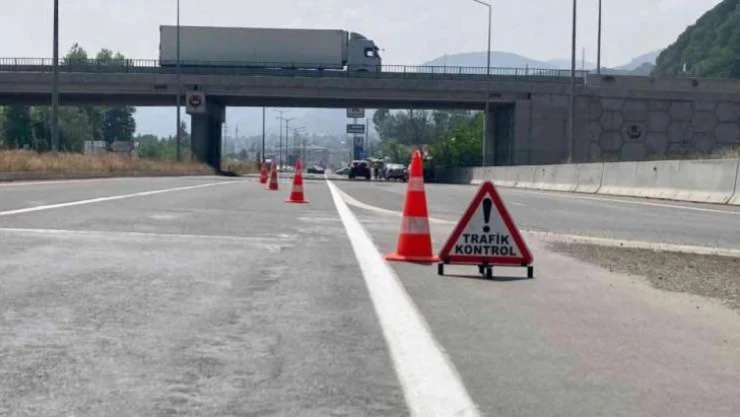 Sinop'ta 2'si doktor 4 kişi trafik kazasında hayatını kaybetti