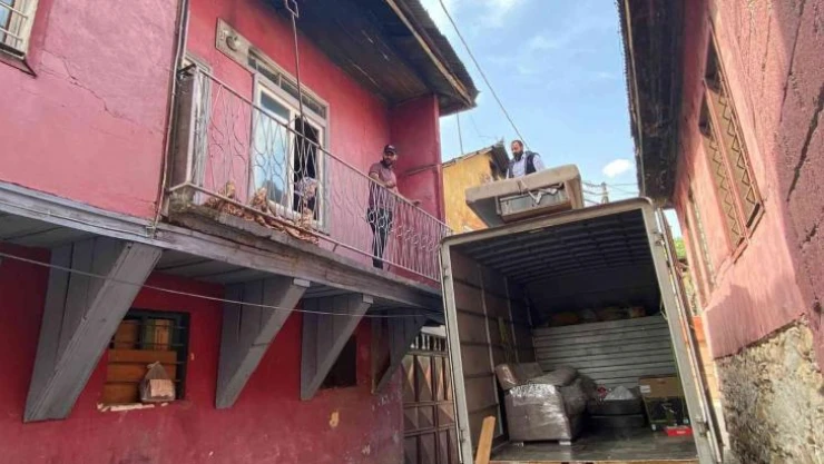 Sokağa bırakılan anne ve bebeğine sıcak yuva