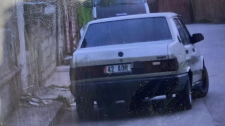 Sözleşmeyle aldıkları aracın plakasını değiştirip hırsızlık yaparken yakalandılar