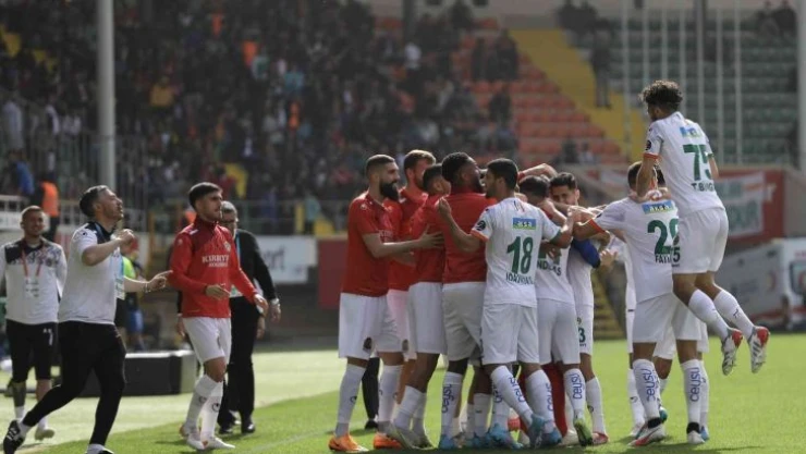 Spor Toto Süper Lig: A. Alanyaspor: 1 - Çaykur Rizespor: 0 (İlk yarı)